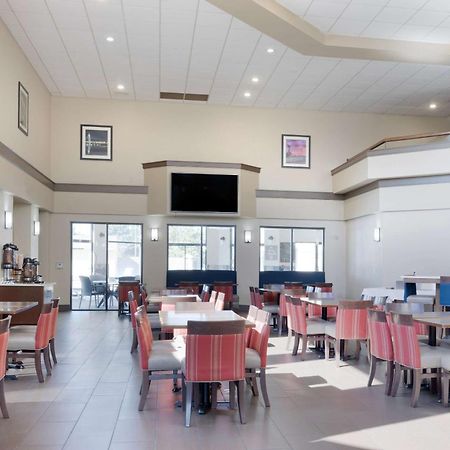 Comfort Inn & Suites Уичита Экстерьер фото