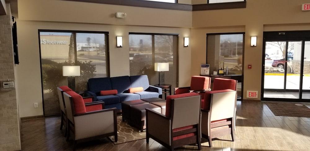 Comfort Inn & Suites Уичита Экстерьер фото