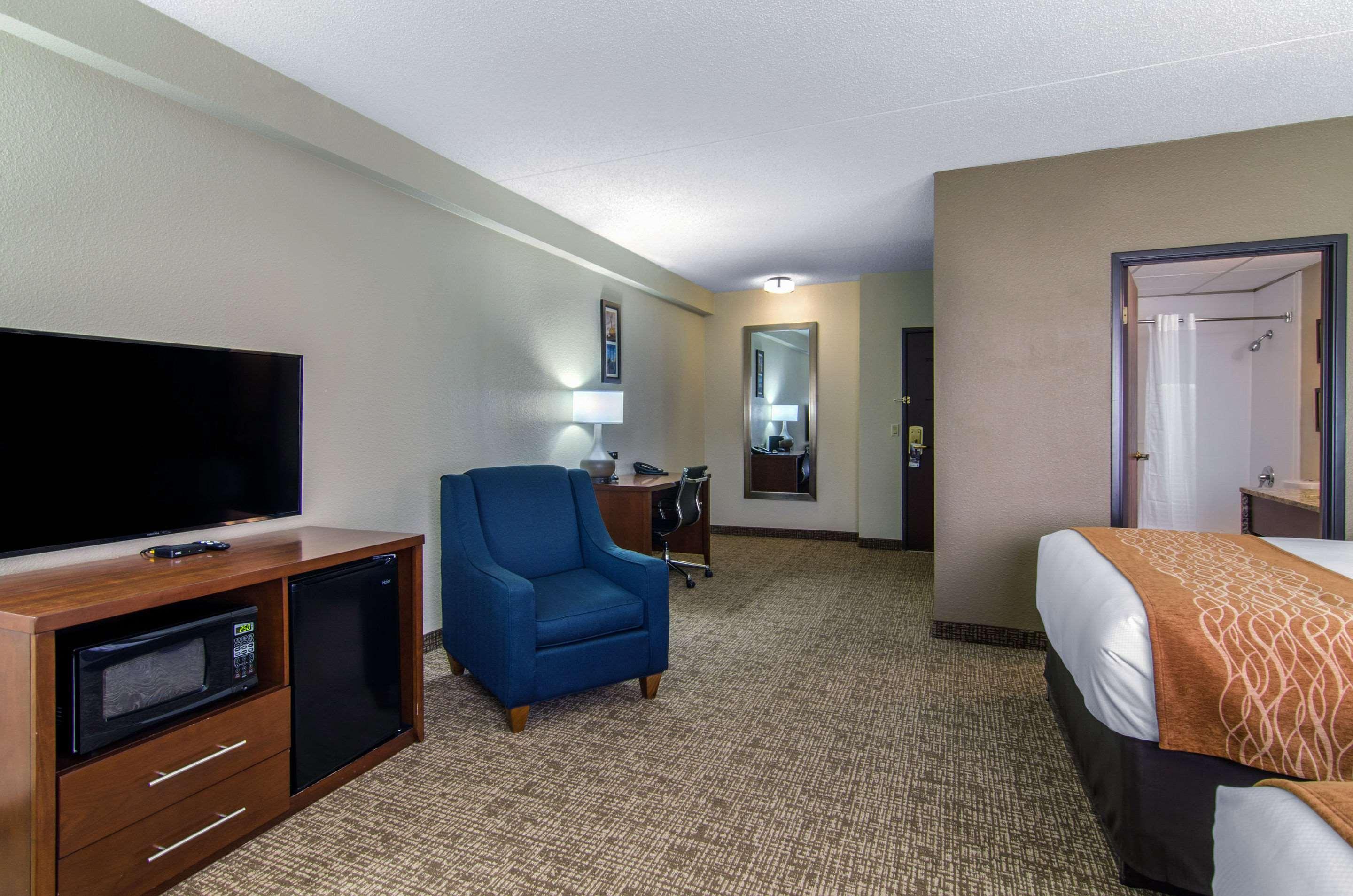 Comfort Inn & Suites Уичита Экстерьер фото