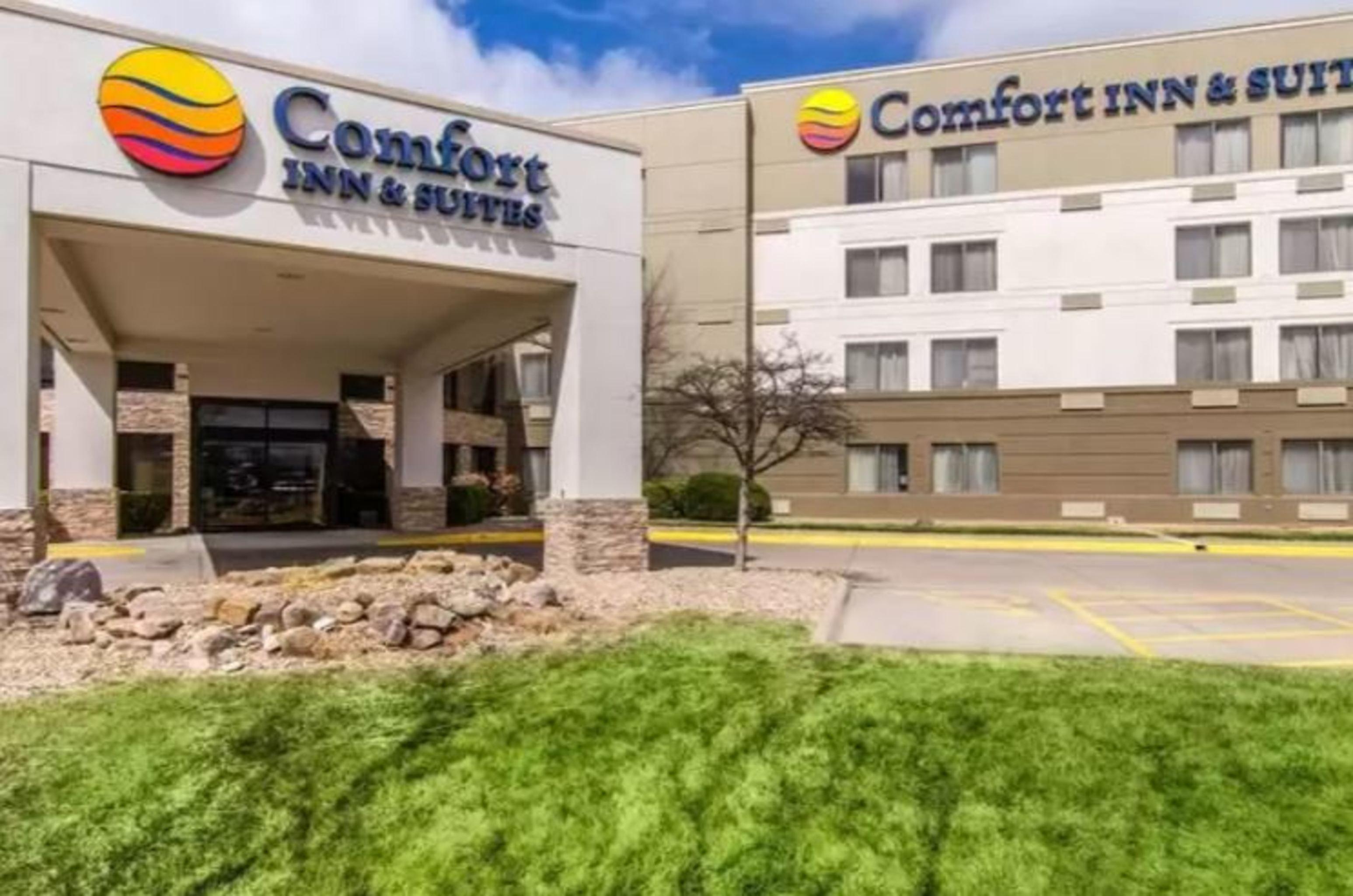 Comfort Inn & Suites Уичита Экстерьер фото