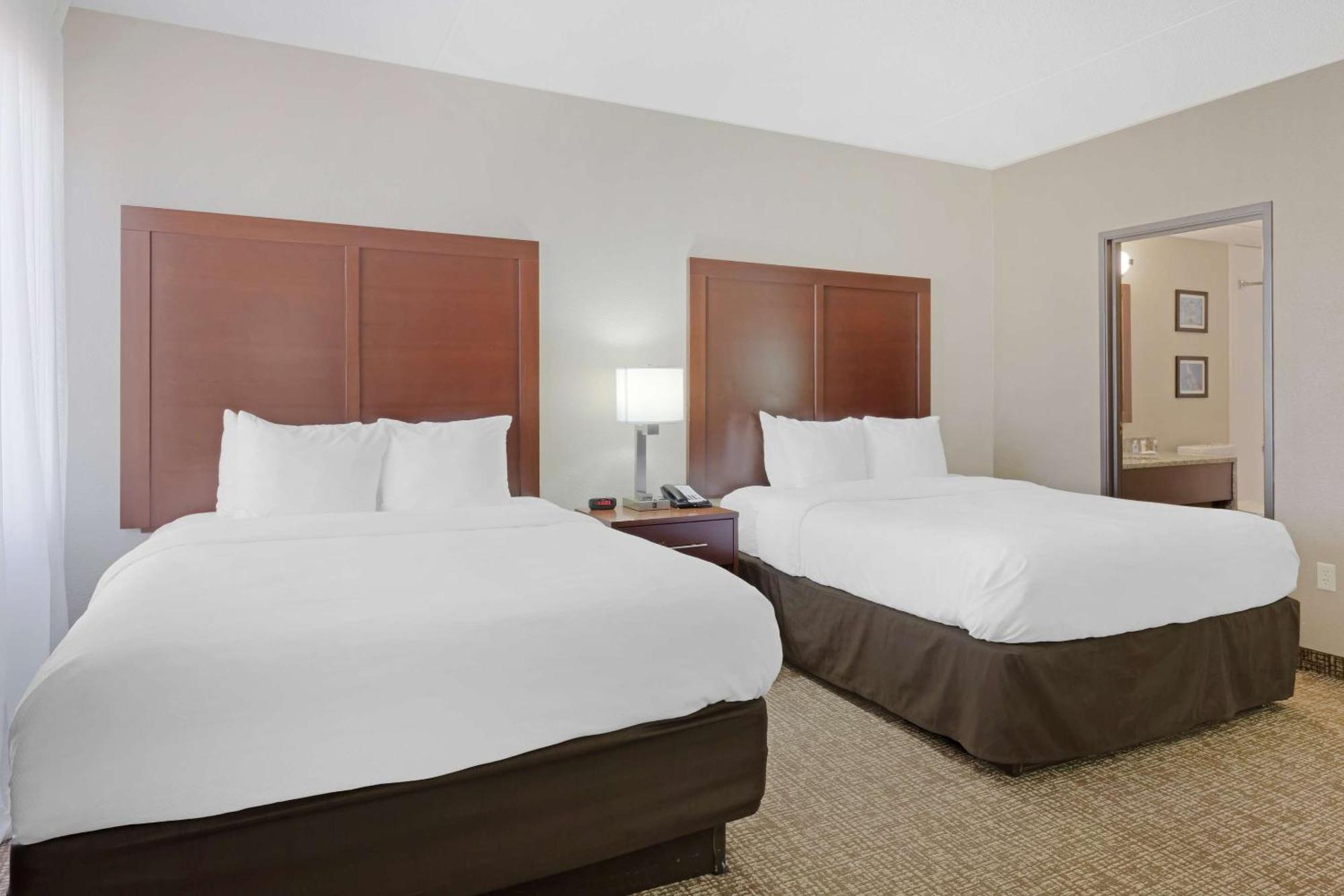 Comfort Inn & Suites Уичита Экстерьер фото