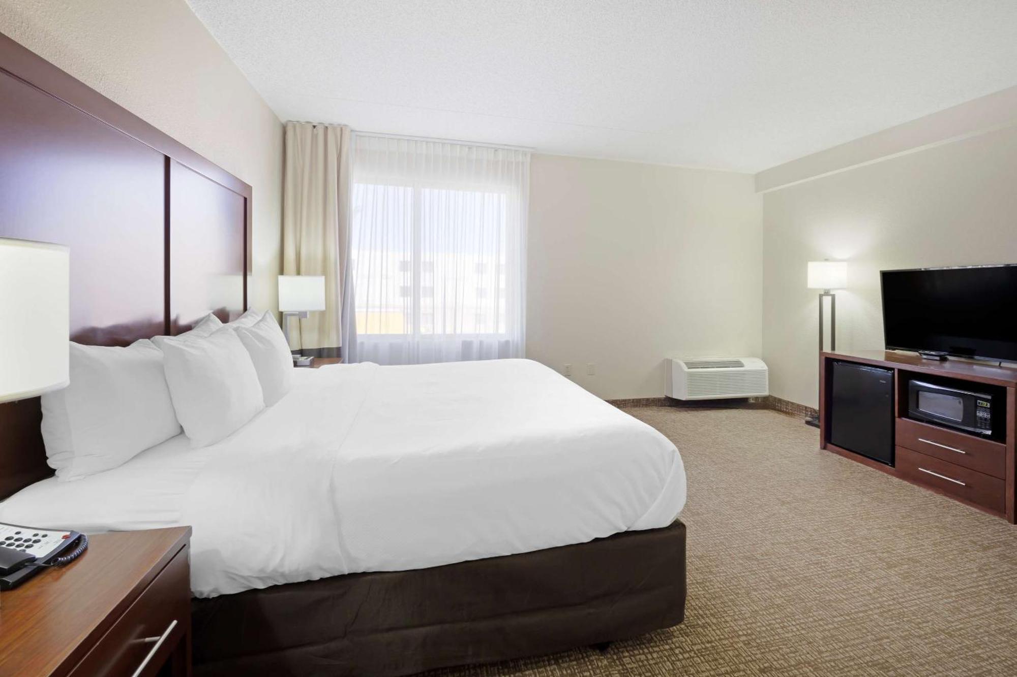 Comfort Inn & Suites Уичита Экстерьер фото