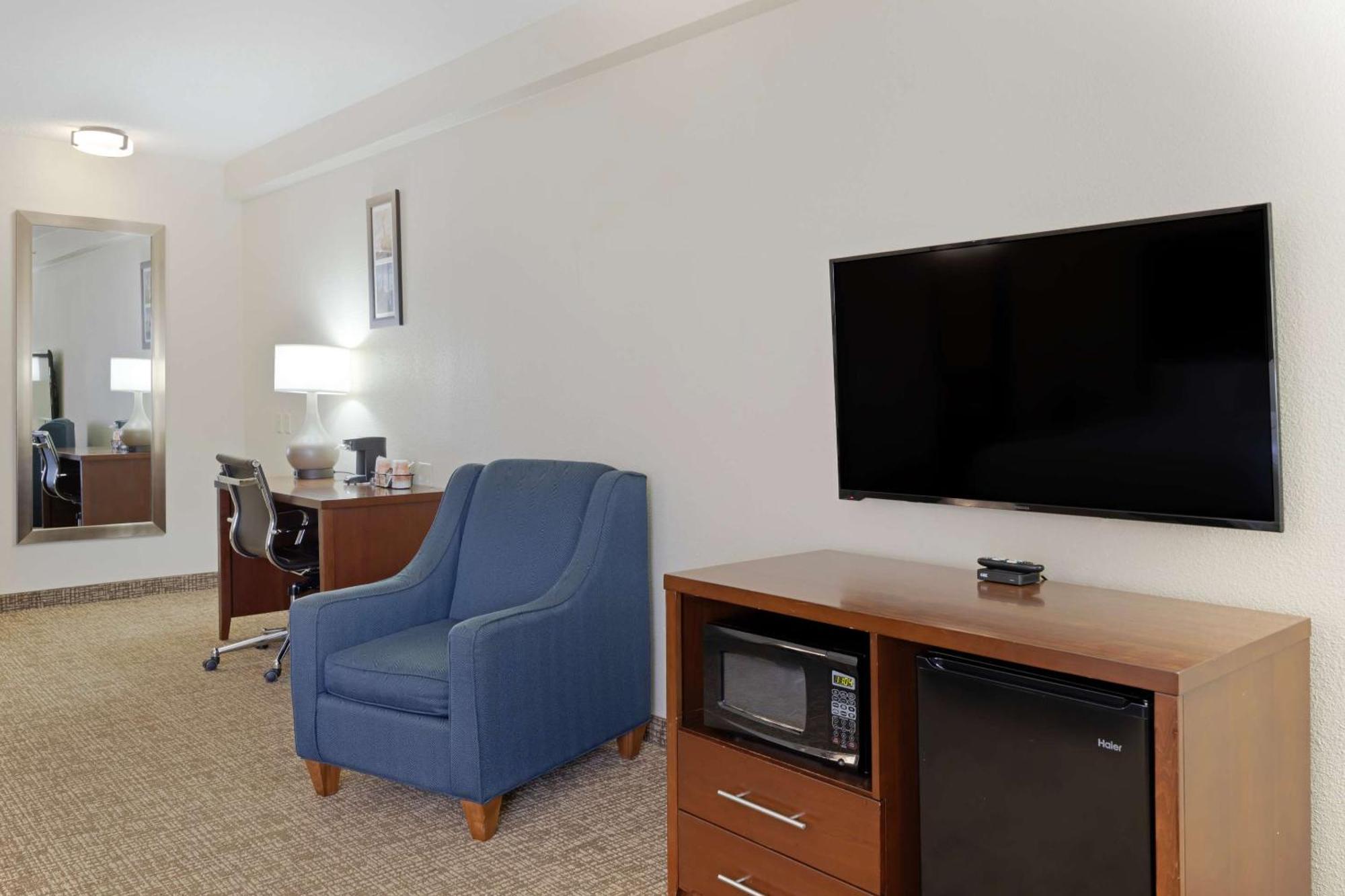 Comfort Inn & Suites Уичита Экстерьер фото