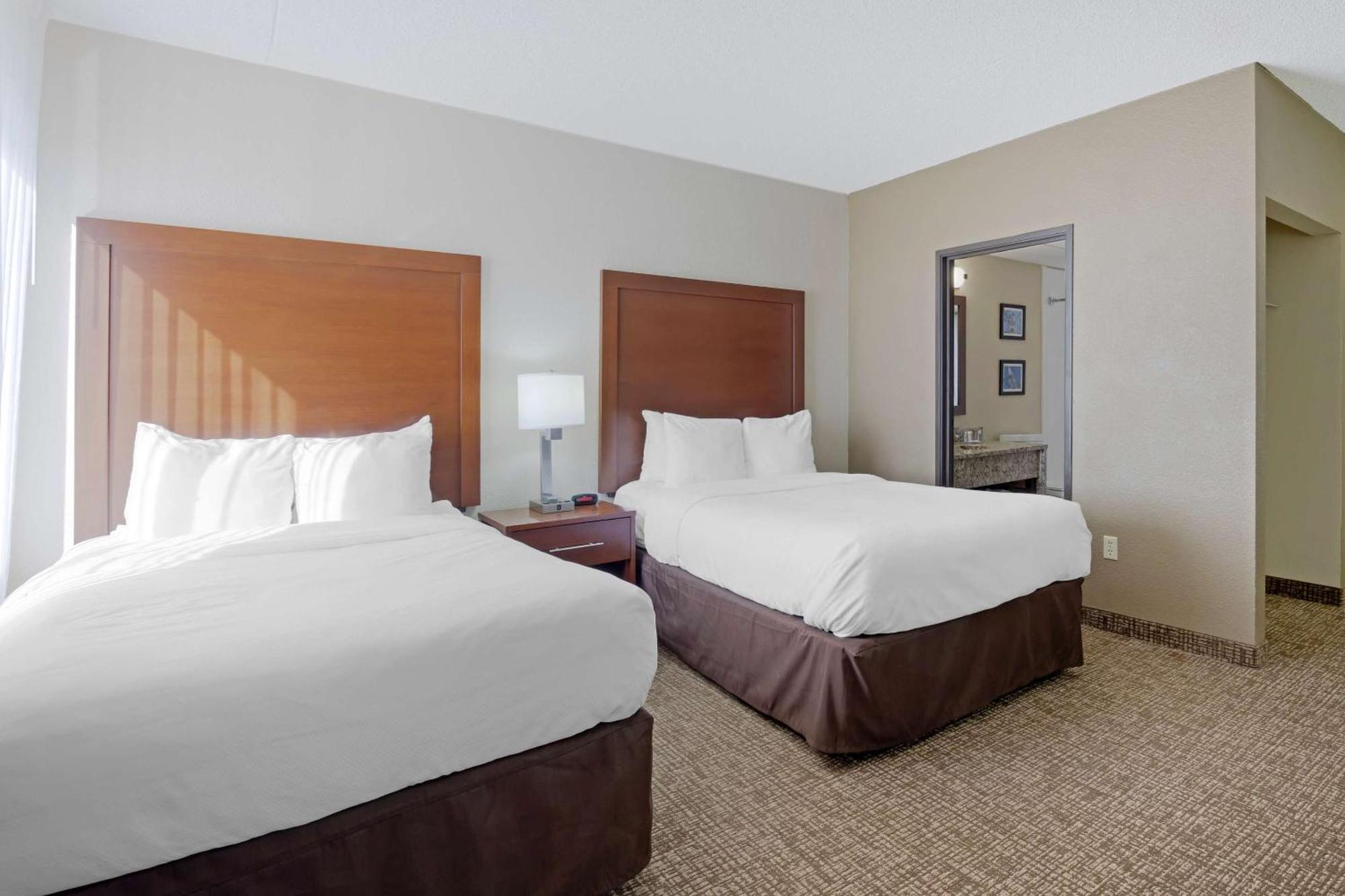 Comfort Inn & Suites Уичита Экстерьер фото