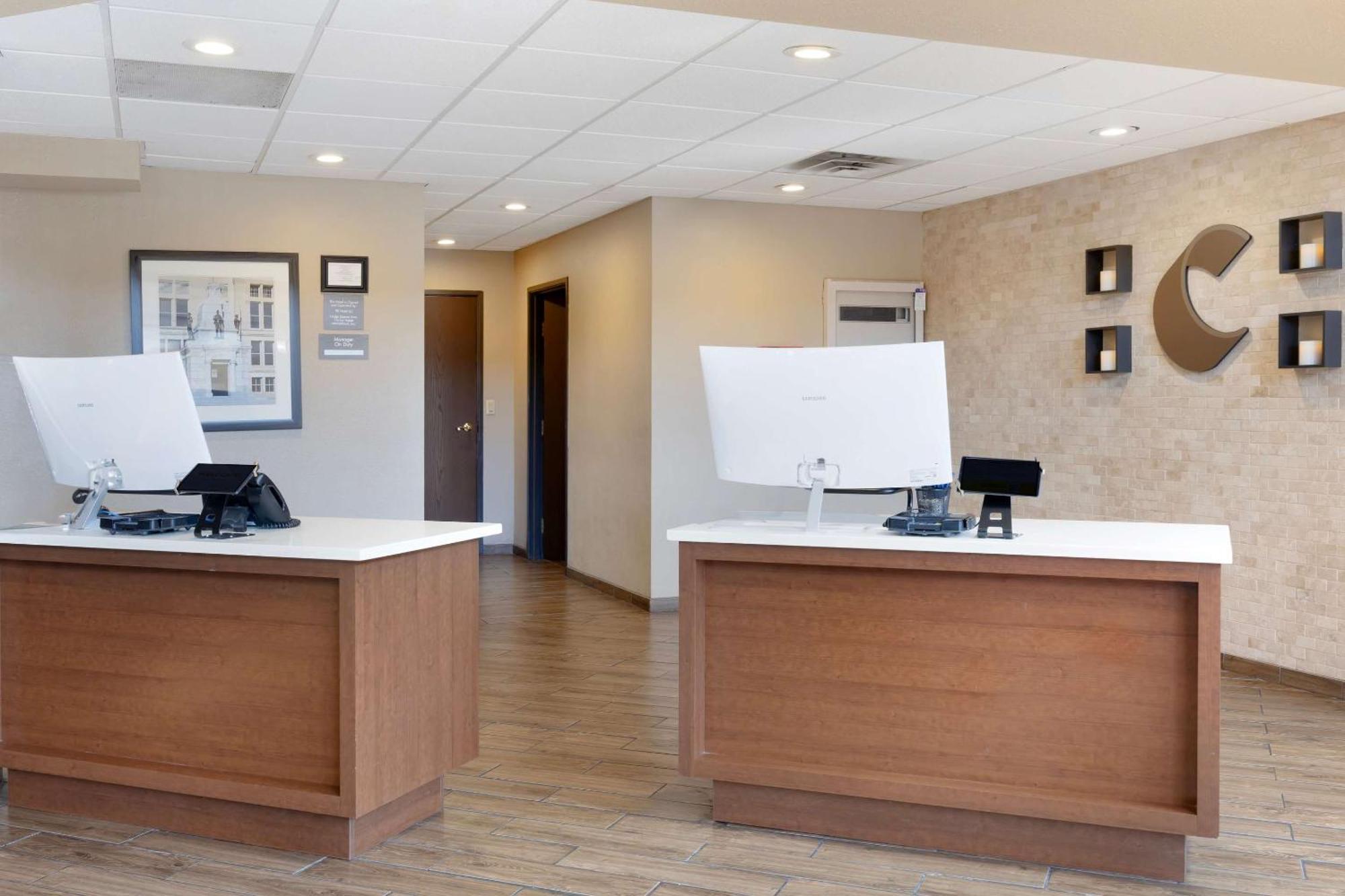 Comfort Inn & Suites Уичита Экстерьер фото