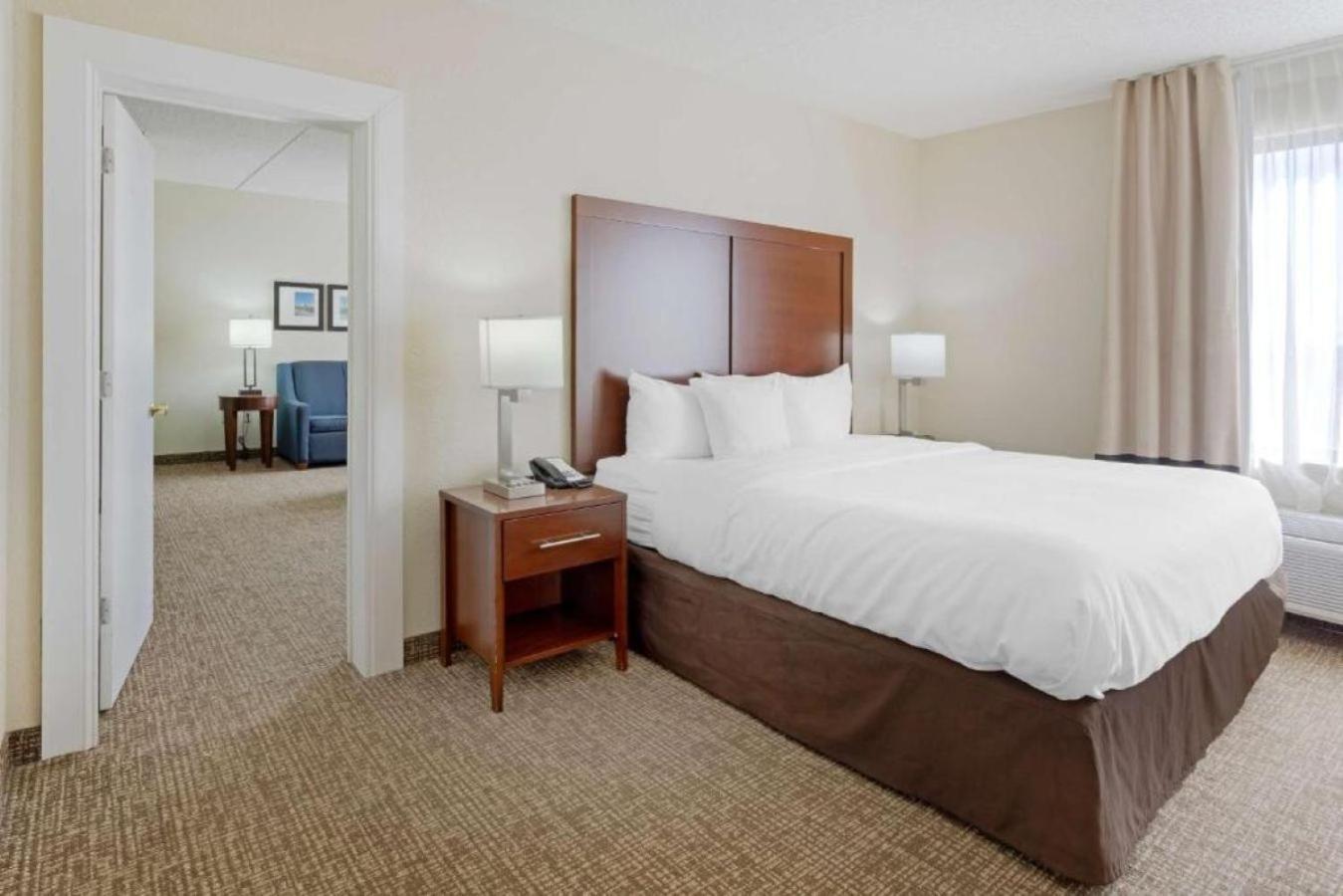 Comfort Inn & Suites Уичита Экстерьер фото
