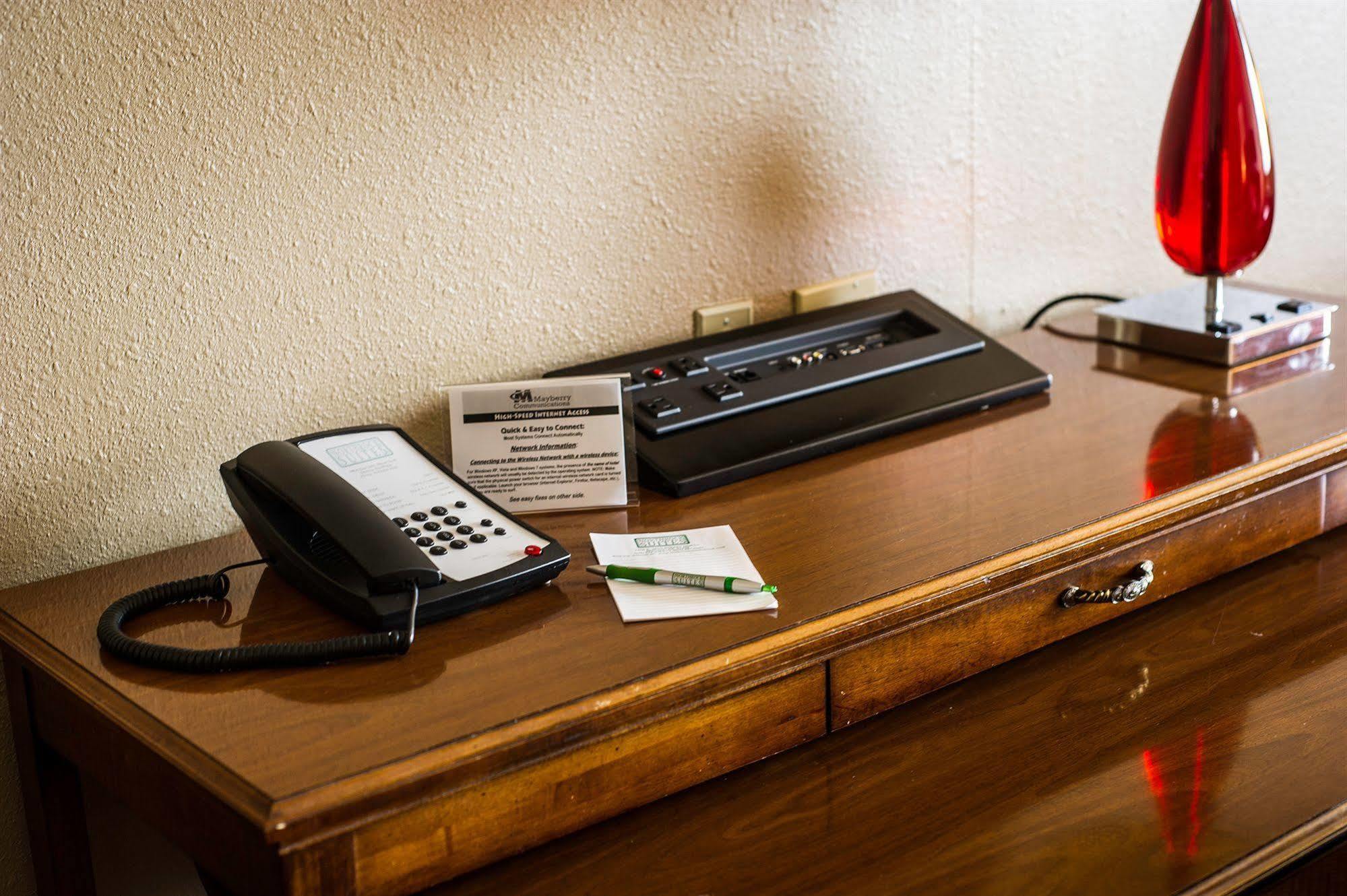 Comfort Inn & Suites Уичита Экстерьер фото