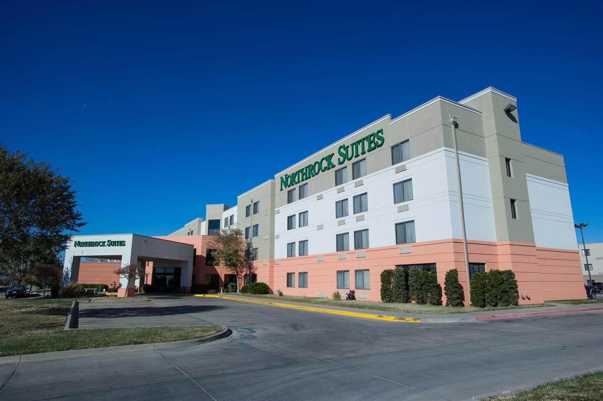 Comfort Inn & Suites Уичита Экстерьер фото
