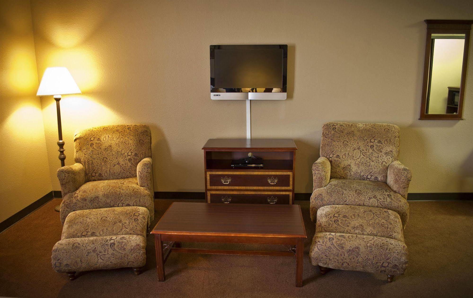 Comfort Inn & Suites Уичита Экстерьер фото