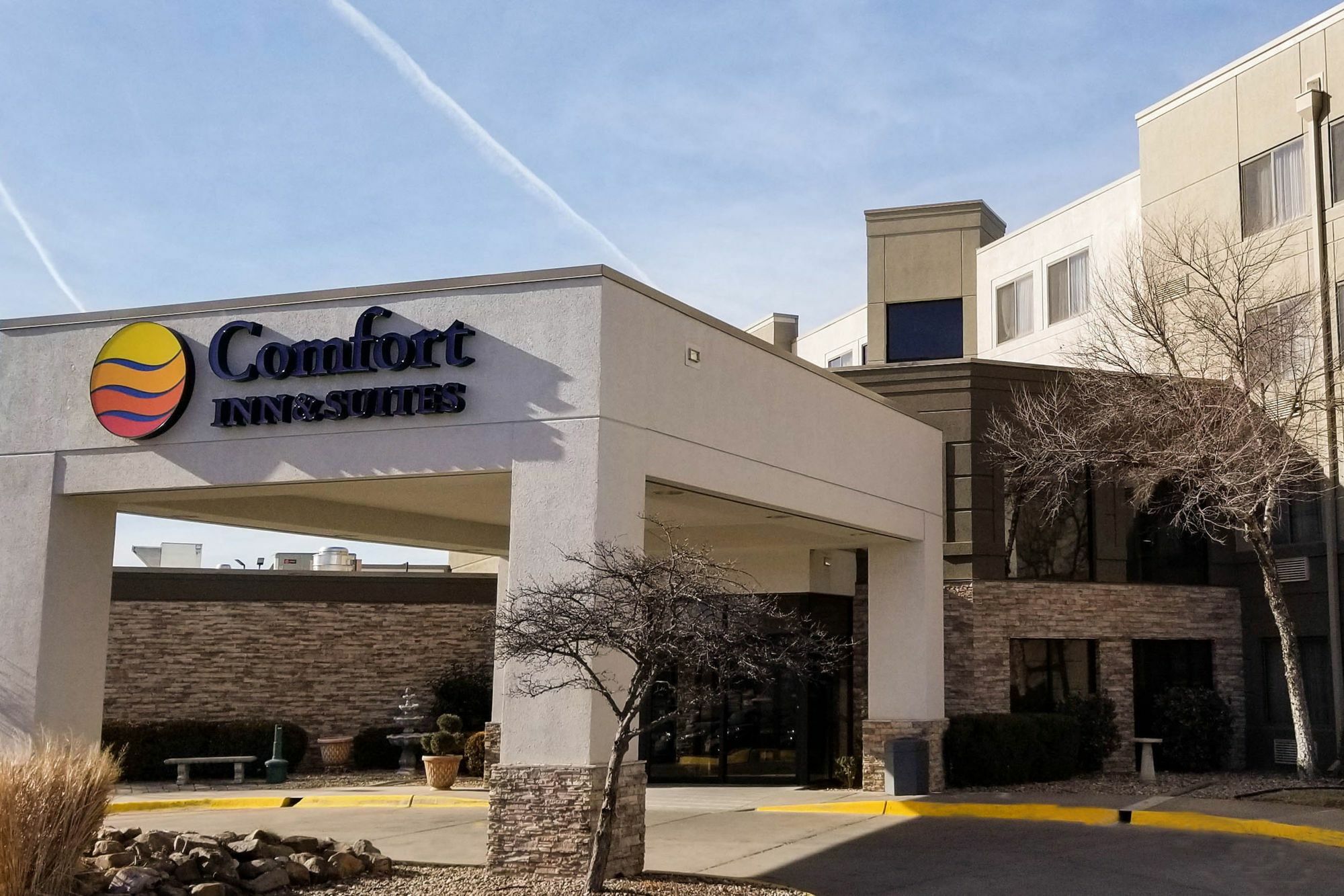 Comfort Inn & Suites Уичита Экстерьер фото